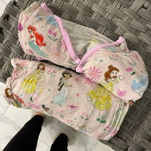 LITTLE SLEEPIES WOMEN DISNEY PRINCESS PAJAMAS!!!!!